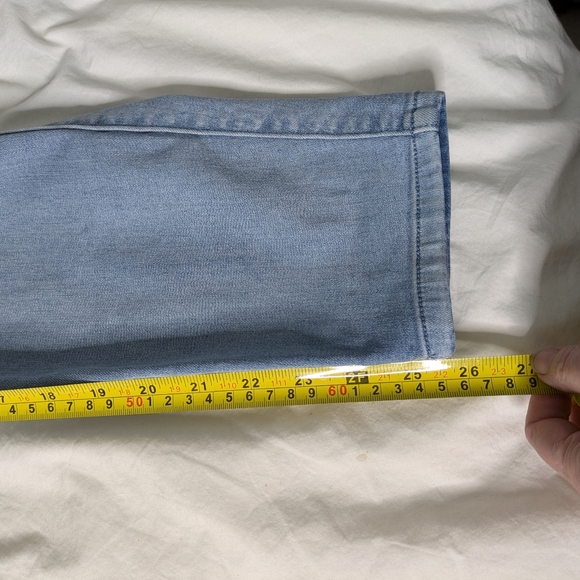 Buffalo cargo jeans - women's size 8 high-rise light wash cargo style jeans - Picture 6 of 6